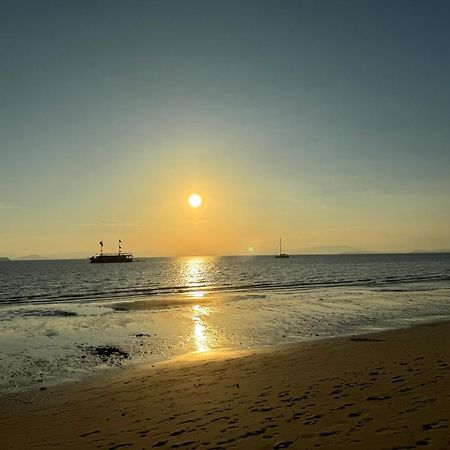 Blue Bay Resort - Access To Pool And Beach-Phuket & Krabi Ko Yao Eksteriør billede Sunset at Tanjung Piai