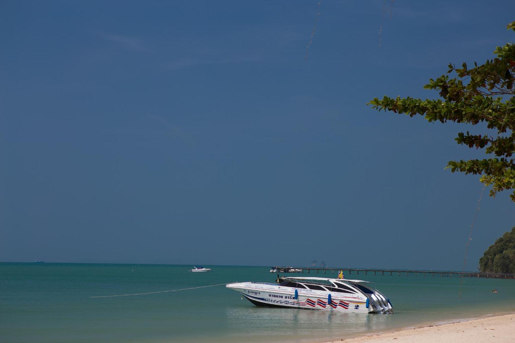 Blue Bay Resort - Access To Pool And Beach-Phuket & Krabi Ko Yao Eksteriør billede Hua Hin beach