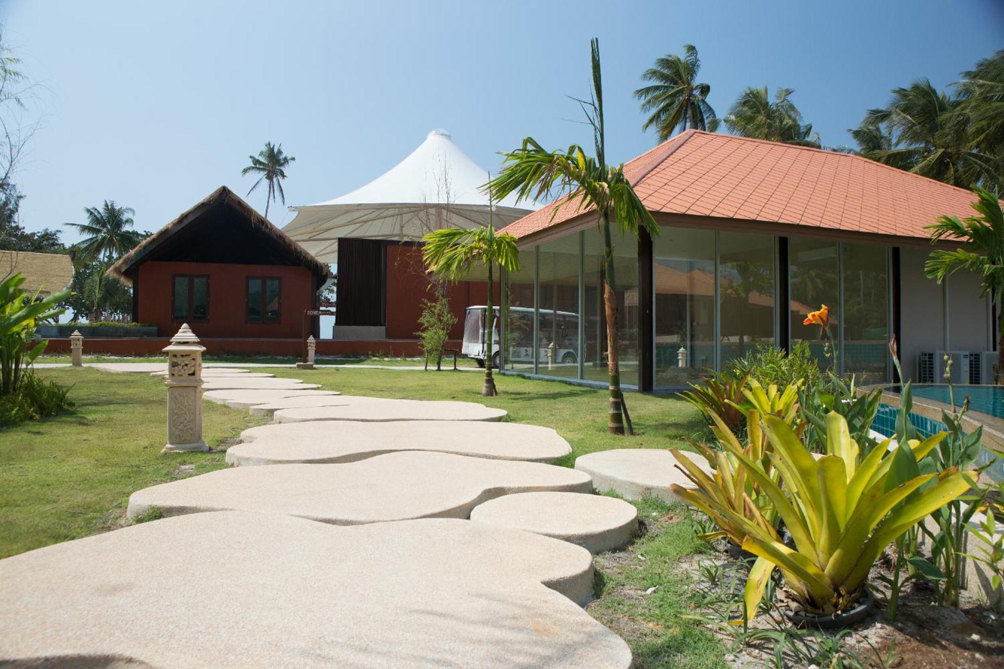 Blue Bay Resort - Access To Pool And Beach-Phuket & Krabi Ko Yao Eksteriør billede The resort's main buildings