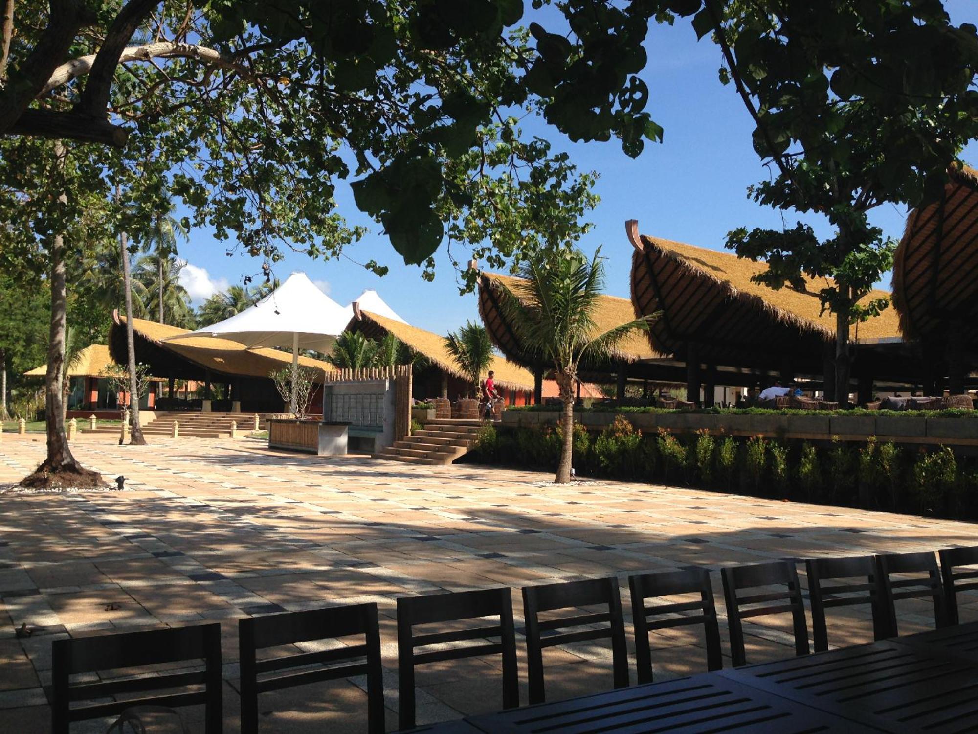Blue Bay Resort - Access To Pool And Beach-Phuket & Krabi Ko Yao Eksteriør billede The main square of the resort