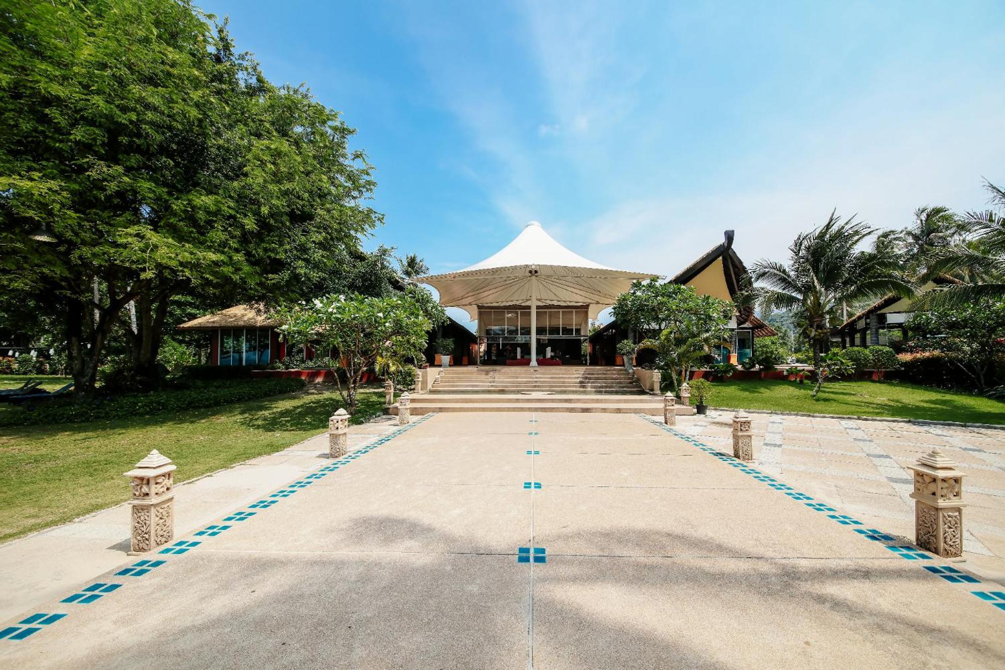 Blue Bay Resort - Access To Pool And Beach-Phuket & Krabi Ko Yao Eksteriør billede The main entrance of the resort