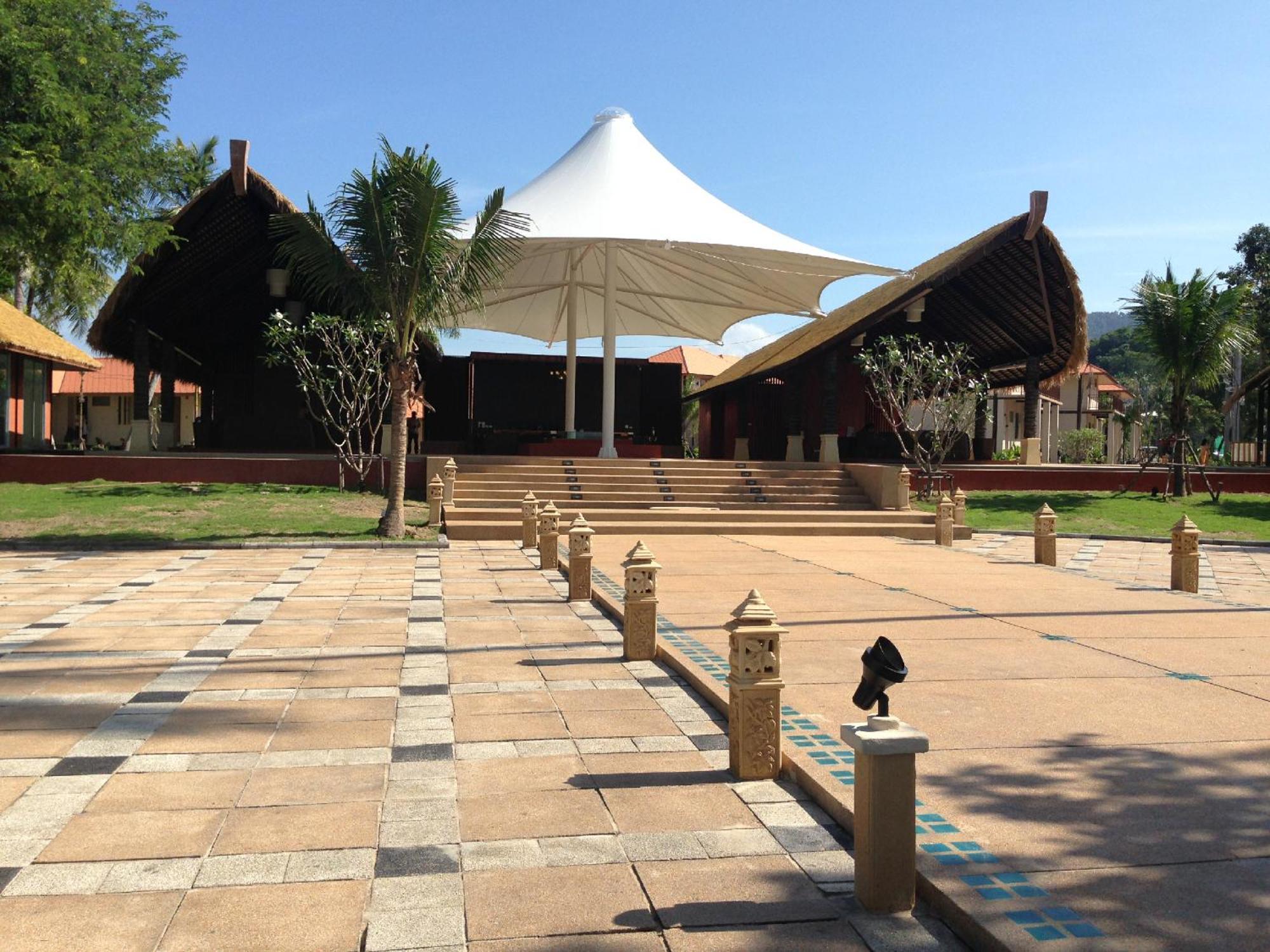 Blue Bay Resort - Access To Pool And Beach-Phuket & Krabi Ko Yao Eksteriør billede The main building of the university