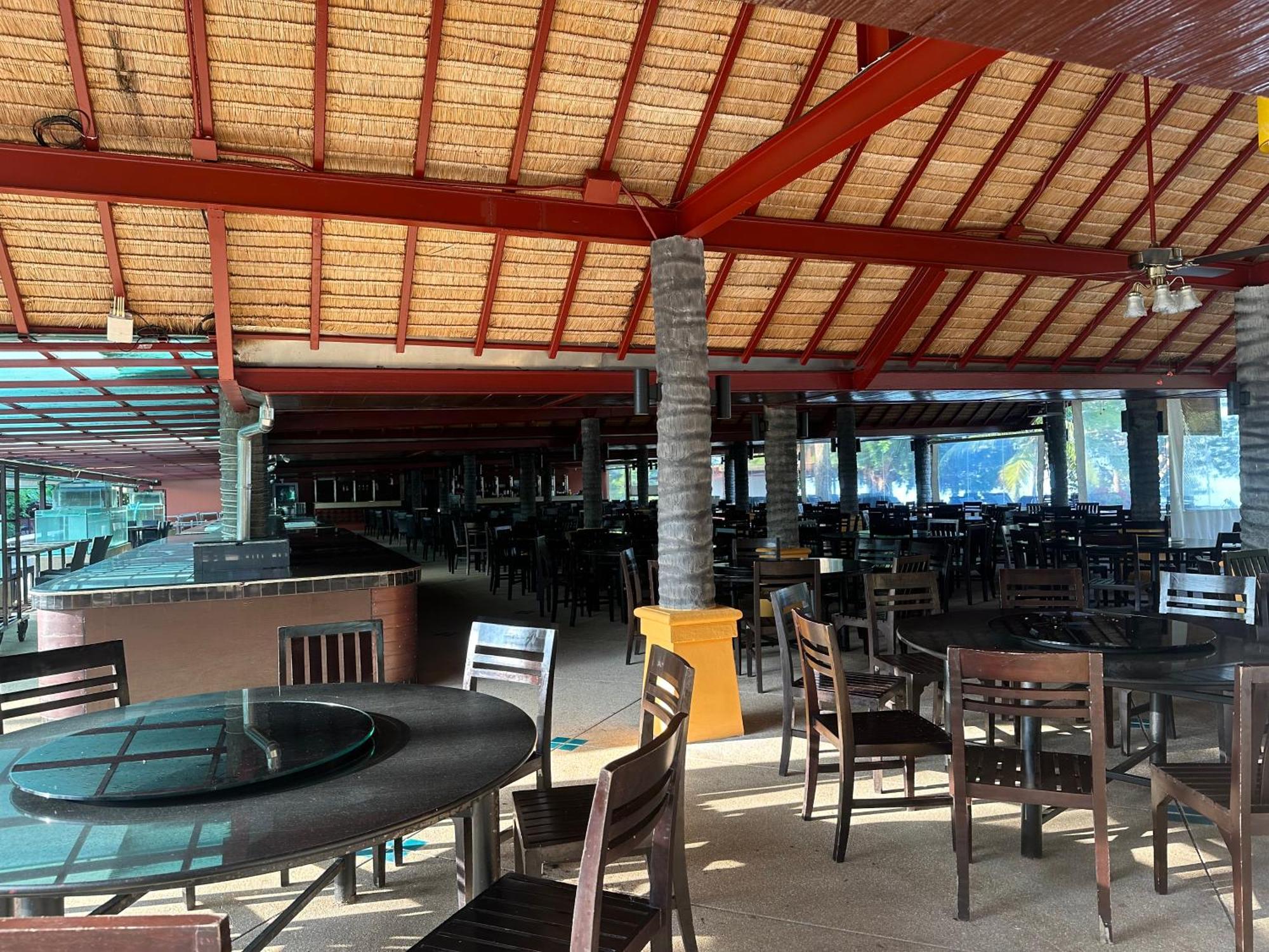 Blue Bay Resort - Access To Pool And Beach-Phuket & Krabi Ko Yao Eksteriør billede The interior of the restaurant