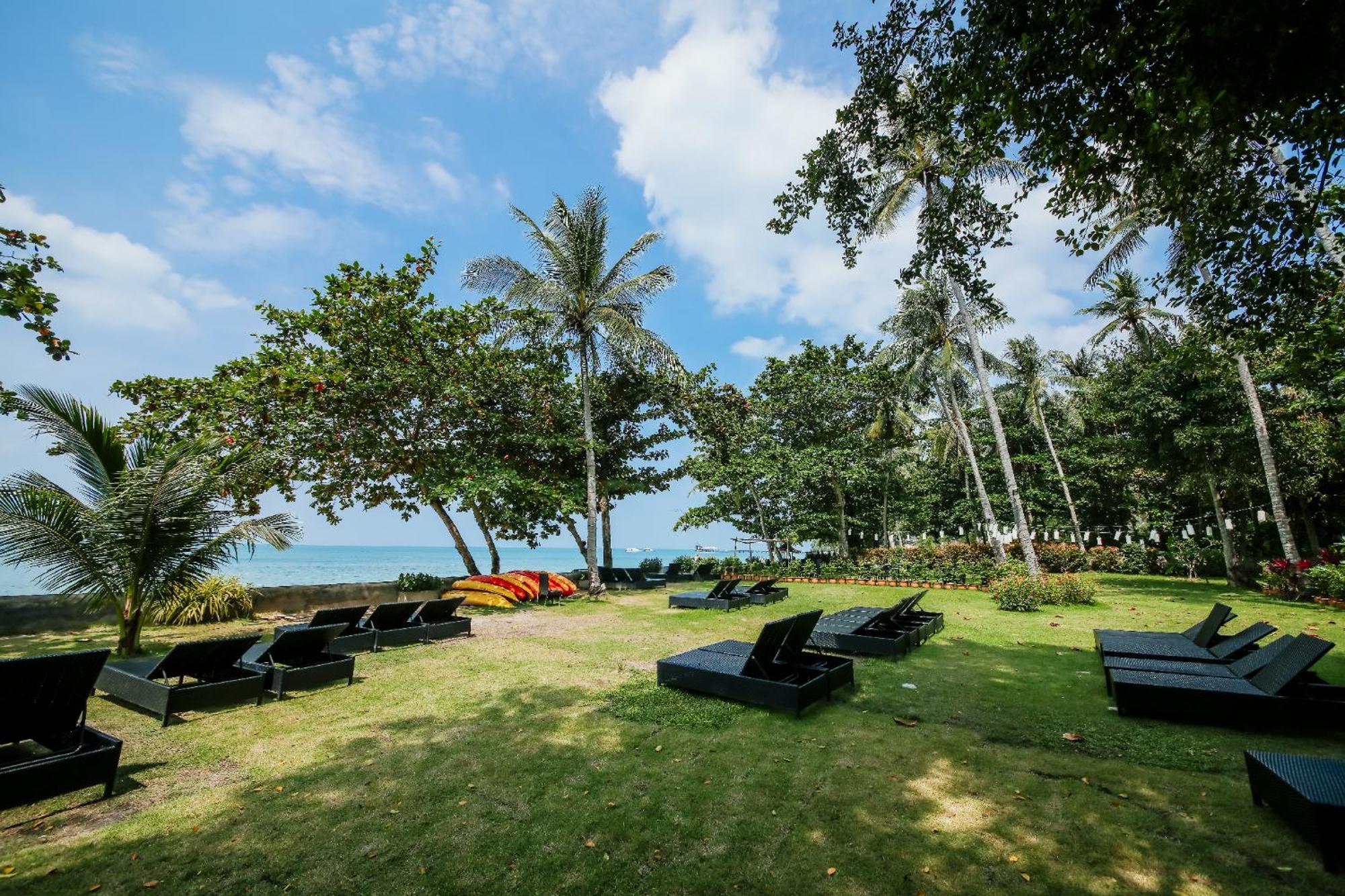 Blue Bay Resort - Access To Pool And Beach-Phuket & Krabi Ko Yao Eksteriør billede The beach at the resort