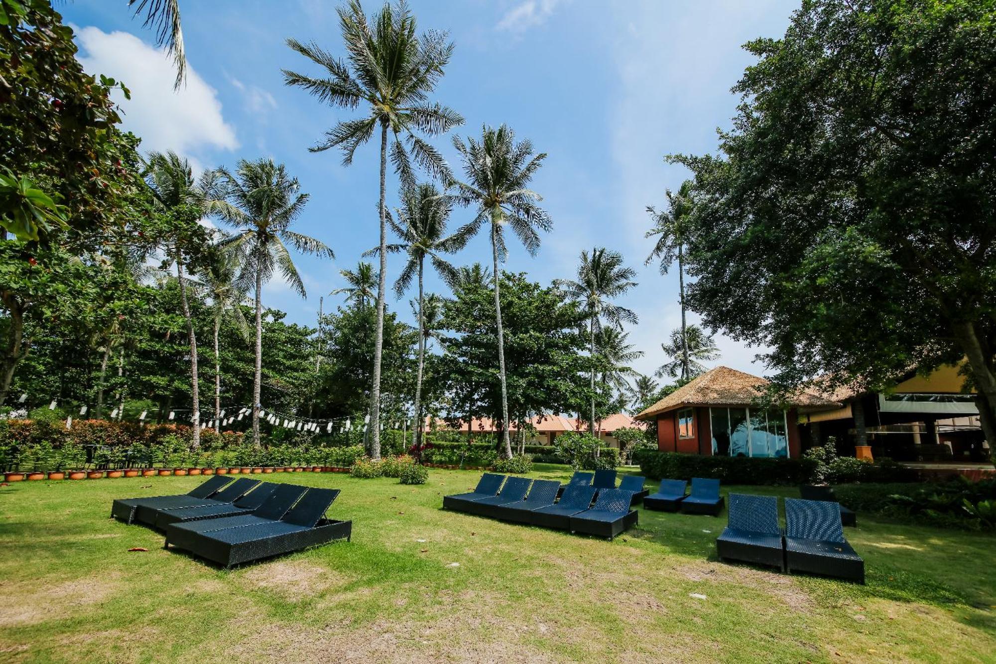 Blue Bay Resort - Access To Pool And Beach-Phuket & Krabi Ko Yao Eksteriør billede The garden of the resort