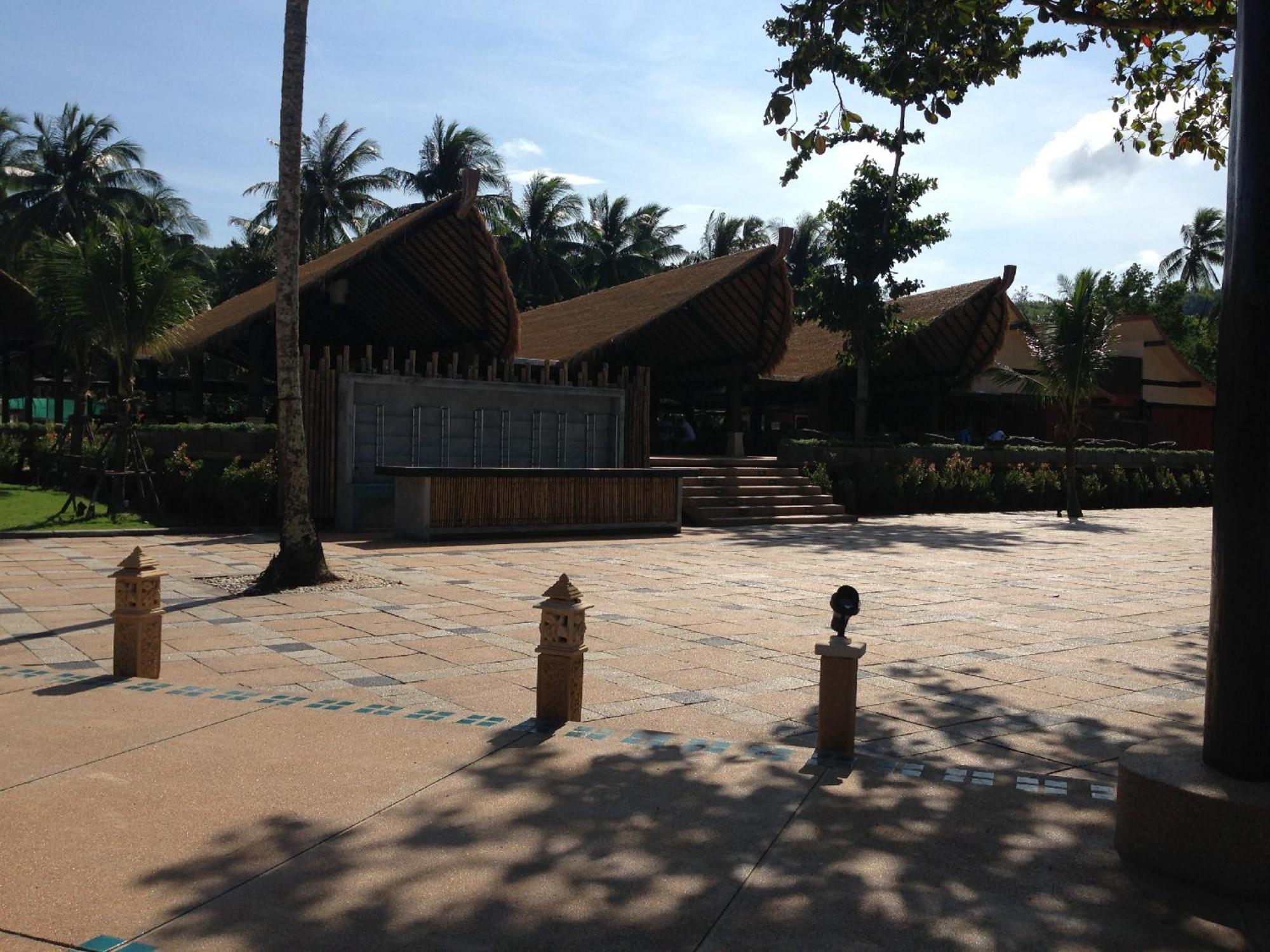 Blue Bay Resort - Access To Pool And Beach-Phuket & Krabi Ko Yao Eksteriør billede The stage of the resort's theatre