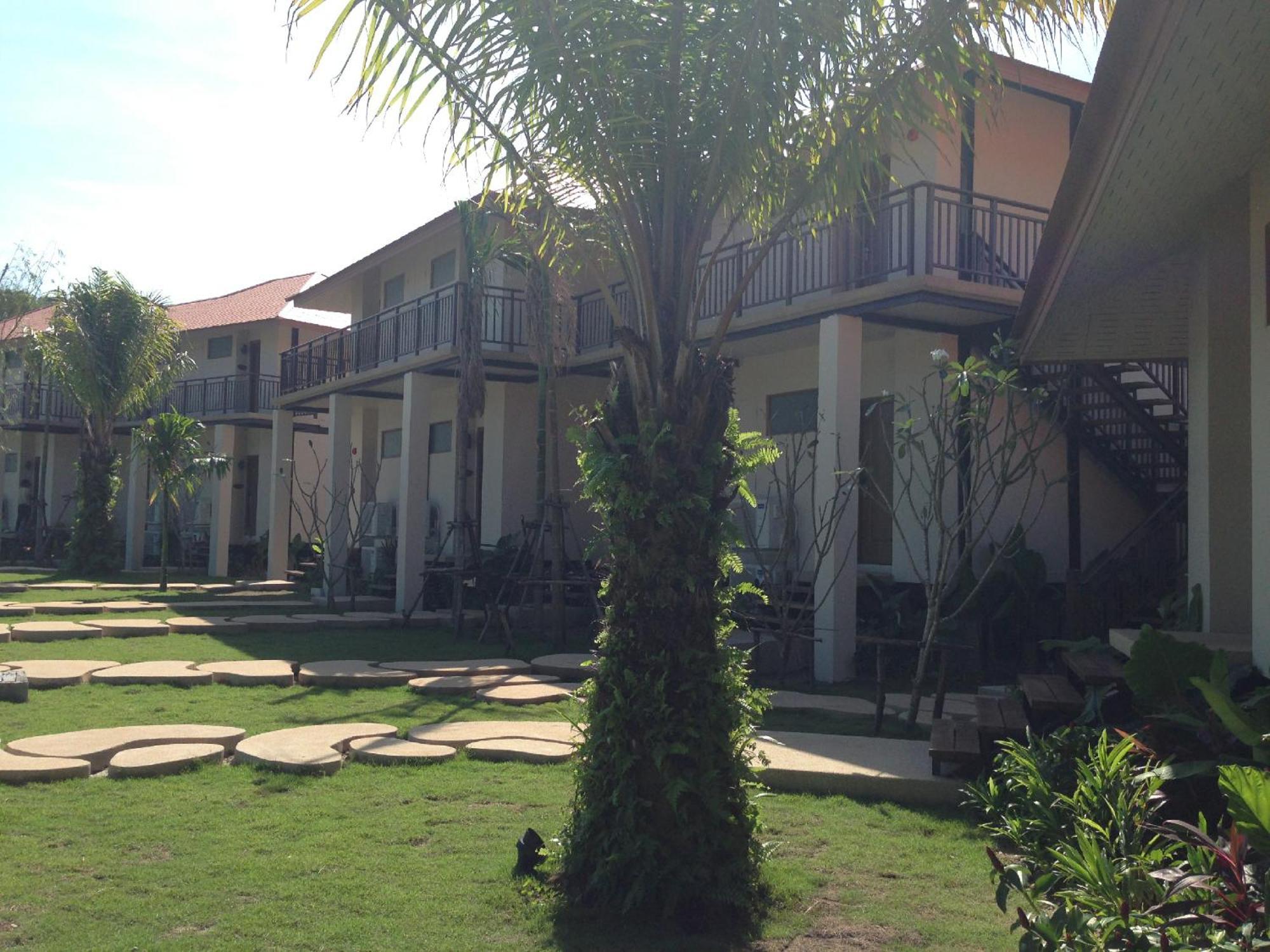 Blue Bay Resort - Access To Pool And Beach-Phuket & Krabi Ko Yao Eksteriør billede The hotel's garden