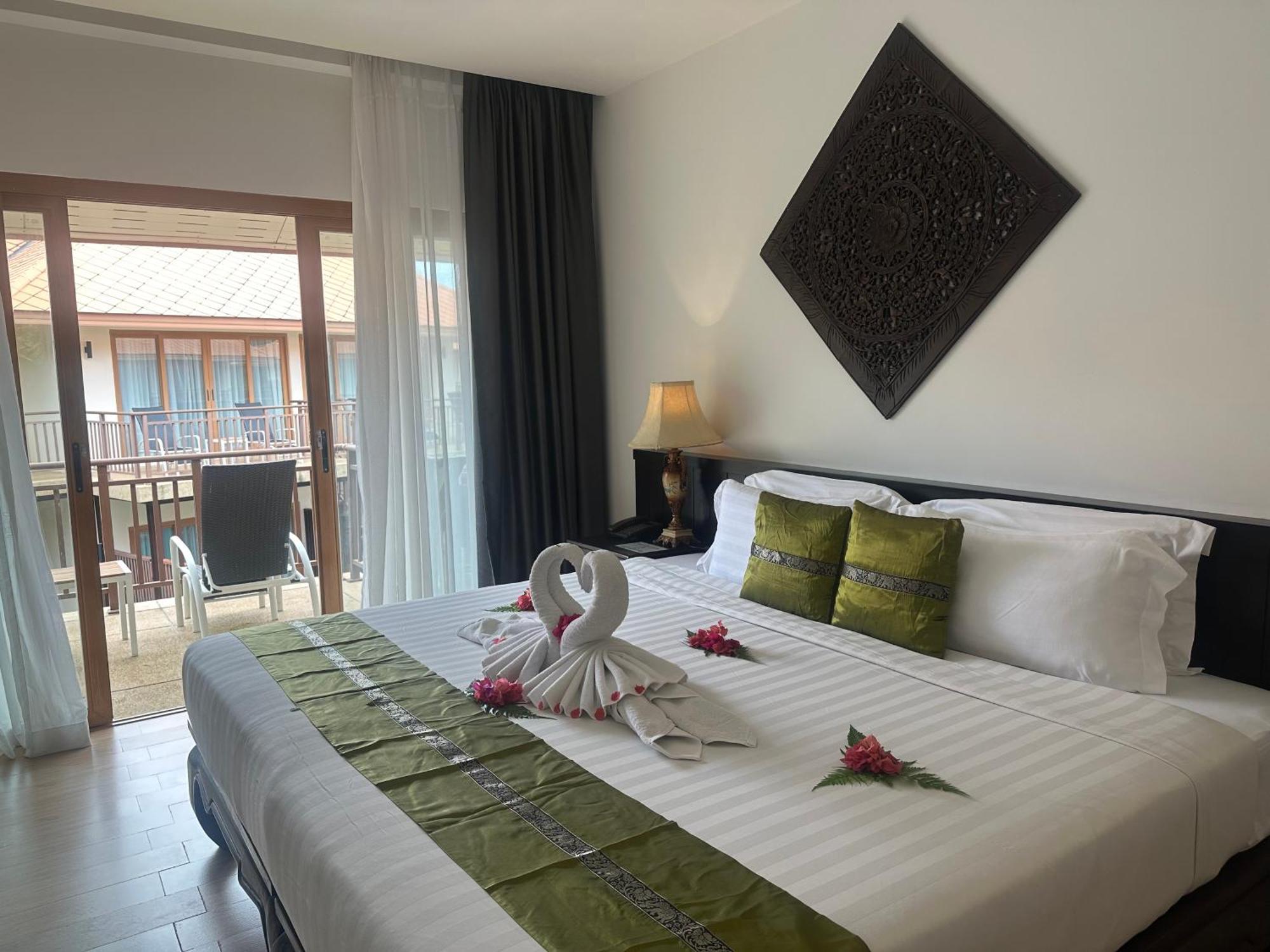 Blue Bay Resort - Access To Pool And Beach-Phuket & Krabi Ko Yao Eksteriør billede A bedroom at the hotel