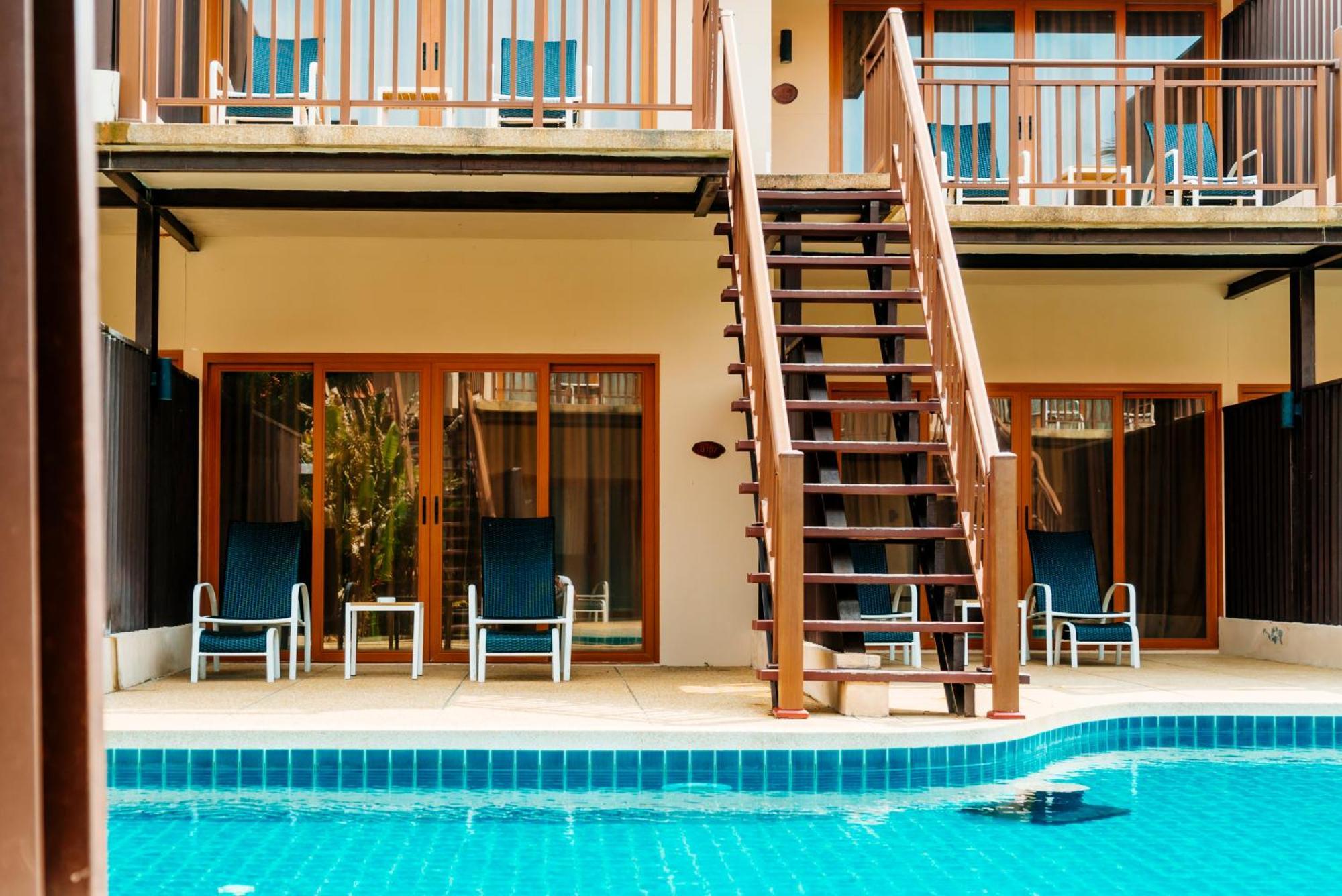 Blue Bay Resort - Access To Pool And Beach-Phuket & Krabi Ko Yao Eksteriør billede A pool at a hotel