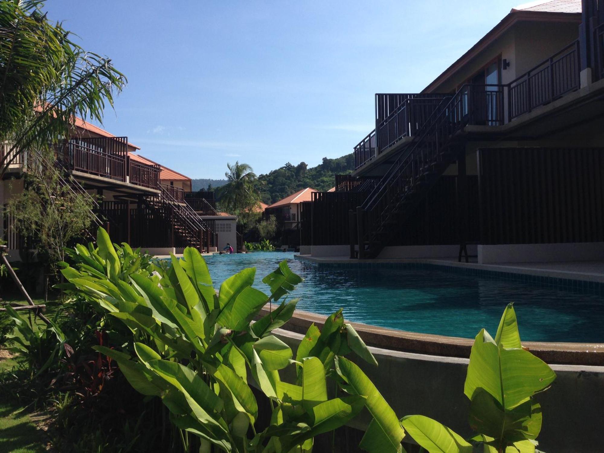 Blue Bay Resort - Access To Pool And Beach-Phuket & Krabi Ko Yao Eksteriør billede The swimming pool at the resort